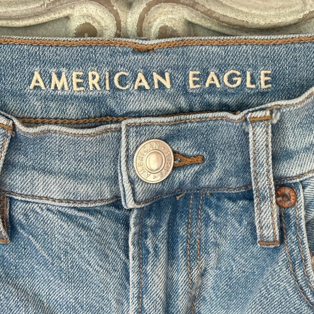 American Eagle 90’s bootcut distressed knees light wash comfort waist jeans 2reg - Picture 9 of 12